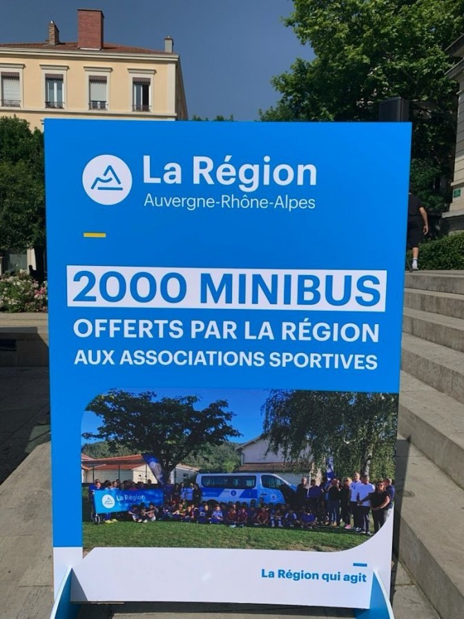 Image de l'actu 'Le JCPB à l’honneur pour la remise du 2000e minibus régional !'