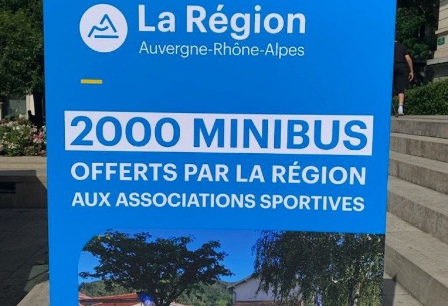 Le JCPB à l’honneur pour la remise du 2000e minibus régional !