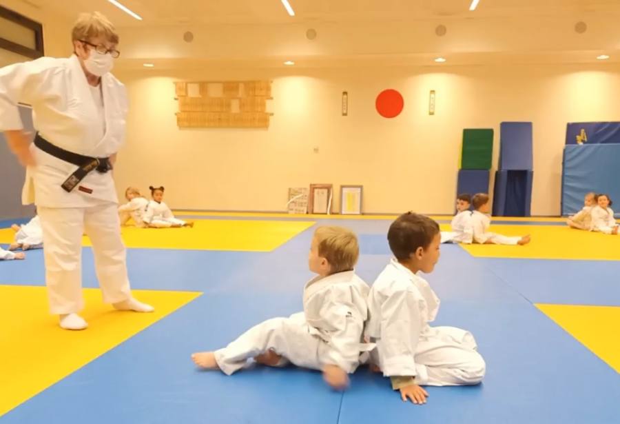 Les cours de judo enfants avec Michèle et Yanis